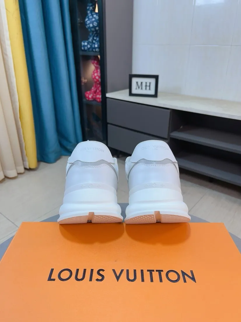 Men's shoes 💰600🌸🌸 LV style is novel and fashionable, the upper is made of imported cowhide + LV special materials! Super trendy design! It’s eye-catching! The leather is soft, delicate, shiny and translucent, showing the ultimate in pure handcraftsmanship, and the mesh is soft, comfortable and breathable! Size: 39-44 (38 45 customized)